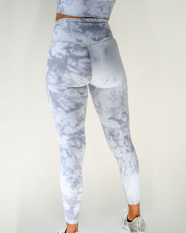 FIERCEPULSE - Sky above, earth below, fire within 🌄 ⁣ ⁣ Tap here:⁣ https:// fiercepulse.com/products/optical-illusion-leggings-full-length ⁣ https:// fiercepulse.com/products/blue-eye-leggings ⁣ ⁣